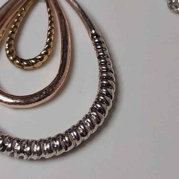 Very Long 39 Inch Chain With Tear Drop Shaped Pendant - Picture 5 of 9